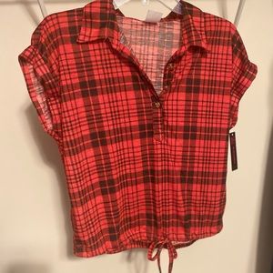 No Boundaries red and black plaid short sleeve shirt